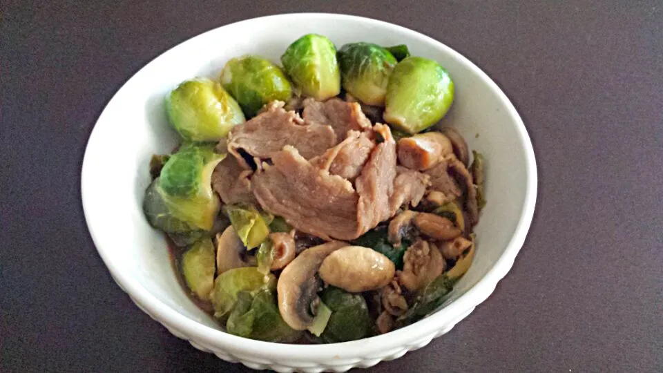 brussell sprouts with beef brisket and mushroom|angelaさん