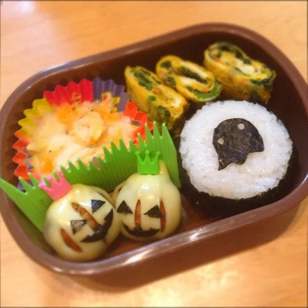 幼稚園の遠足…雨(´･ω･`)しかも昨日熱で早退したし食欲があまりないようなので少なめで。ほんのりハロウィン風。|meltさん