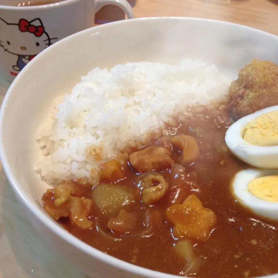 Snapdishの料理写真:子供のリクエストでまたカレー。コロコロ南瓜コロッケとゆで卵をトッピング♪( ´▽｀)ご飯はココイチ盛りで（元店員(^^;;）|meltさん