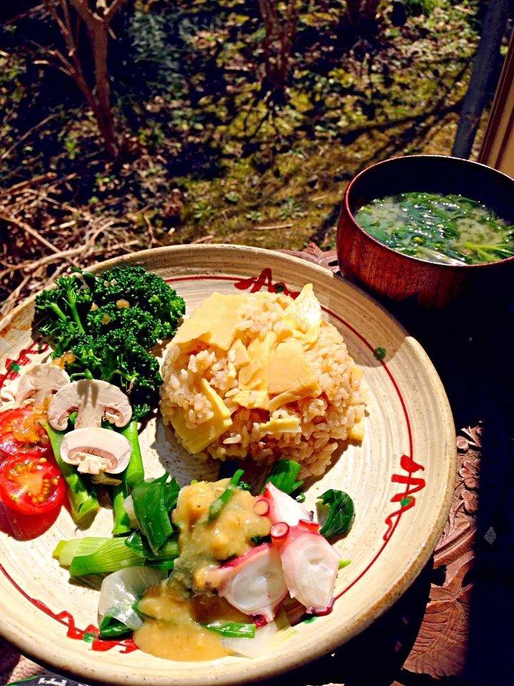 Snapdishの料理写真:縁側で筍ご飯🌱|ちーちさん