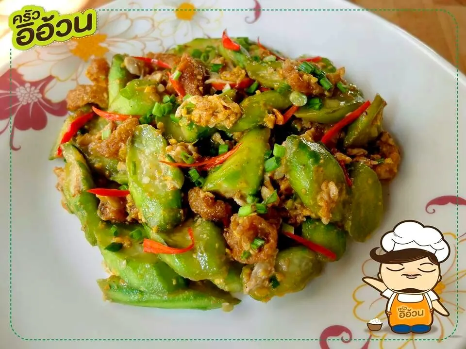 บวบผัดไข่ใส่กากหมู
Cut zuchini stir fried with oyster sauce & sesame oil|ครัวอิอ้วน... Chubby Cookさん