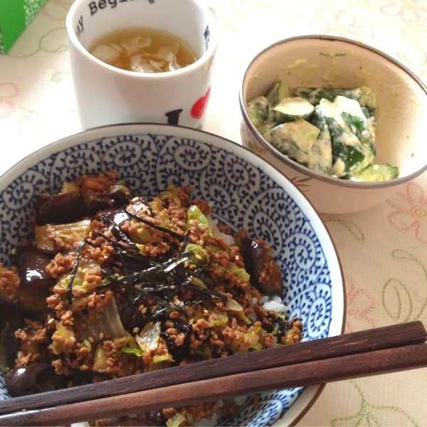 きゅうりのごまマヨ和え
なすとひきにく丼|なつこさん