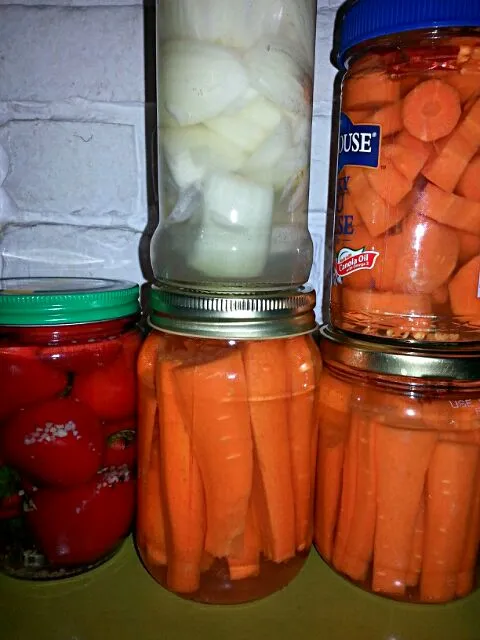 pickling. carrots, onions, and hot cherry peppers.|Polly Gelfusoさん