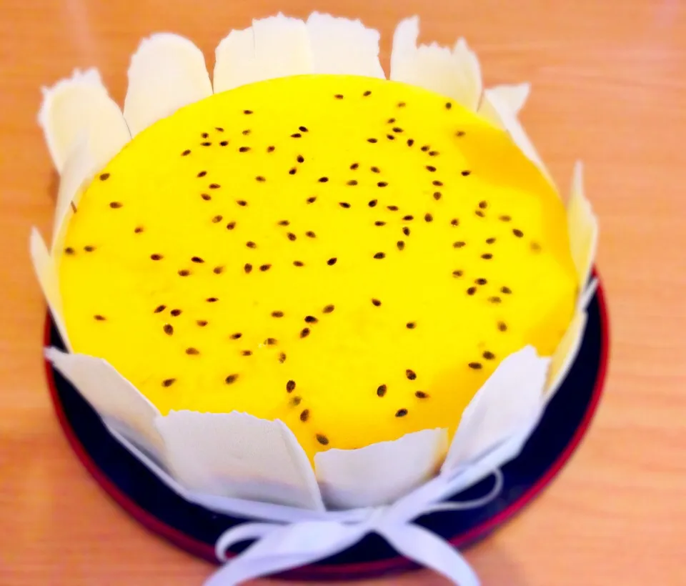 Triple layer chocolate passion fruit mousse cake|Cinnamon Toastさん