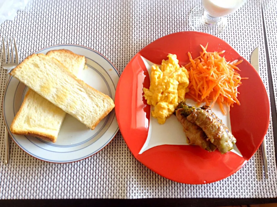 Snapdishの料理写真:メインは菜の花の肉巻き焼き|あお子ちゃんさん