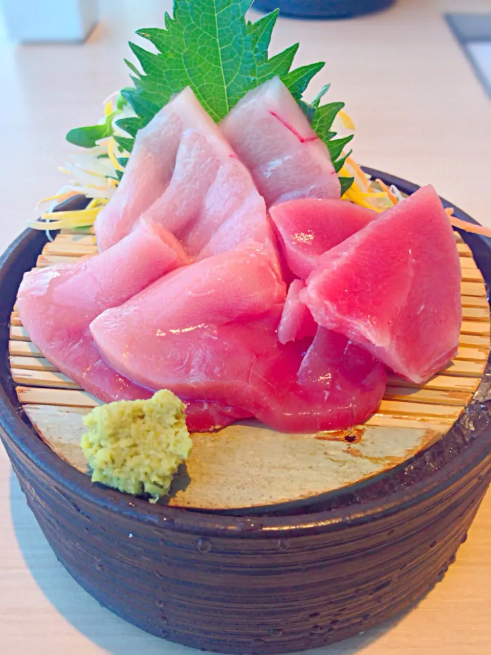 ⭐️蟻月 ⭐️もつ鍋特選コース ⭐️宇和島産本マグロ刺し 食べくらべ盛り|よっちぃさん