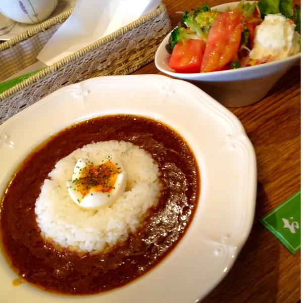 昼ごはんはキーマカレーセット。
これからどこ行こうかなあ
お天気やし嬉しい😊|ゆのまきさん