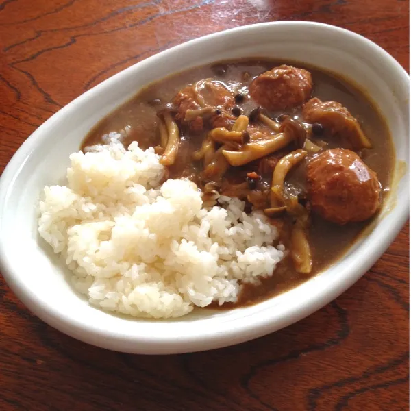 ランチはカレー🍛
雪⛄️はまだ残ってるし風も強いなぁ〜
外は寒そうやわ、今日は引きこもり決定！|ゆのまきさん