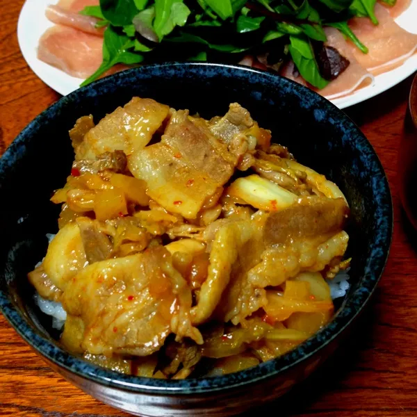 豚キムチ丼
生ハムサラダ
お味噌汁
今日もお疲れさんでした。|ゆのまきさん