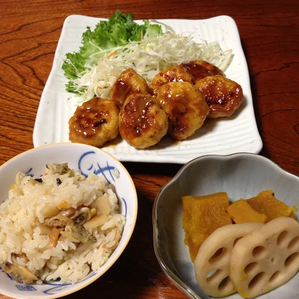 あさりごはん。
つくねの味噌マヨ団子。
カボチャとレンコンを炊いたん。|ゆのまきさん