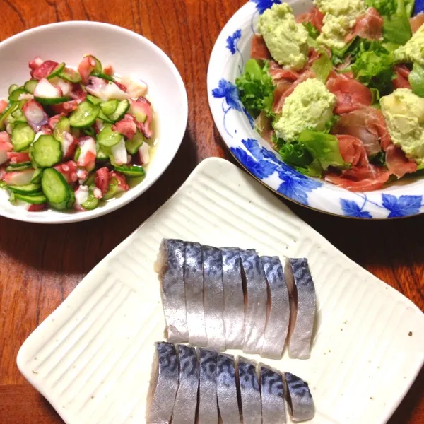 蒸し暑いですね。料理するのが億劫になります。
生ハムと枝豆ポテトサラダ、タコときゅうりの酢の物、きずし。|ゆのまきさん