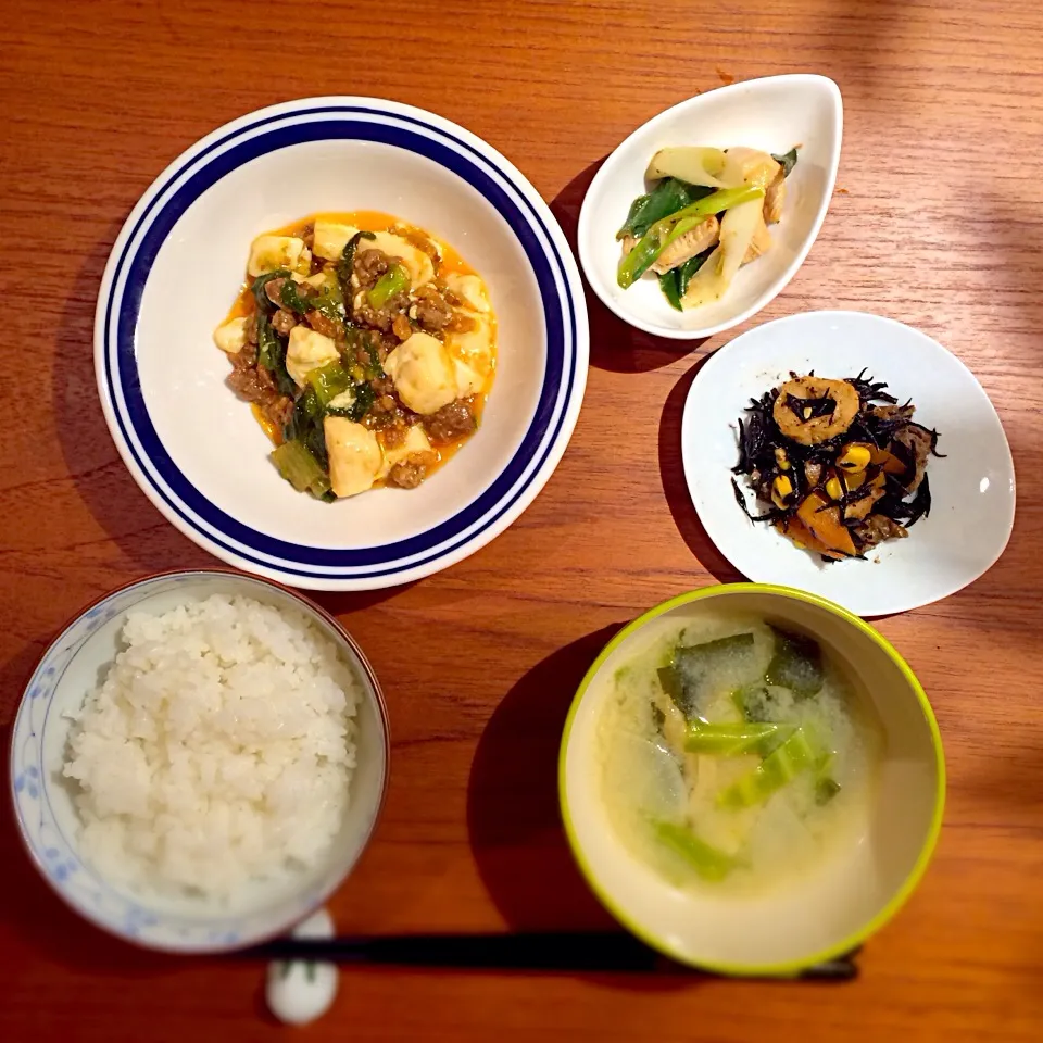 Snapdishの料理写真:麻婆豆腐と鶏炒めの夕ご飯|Maiさん