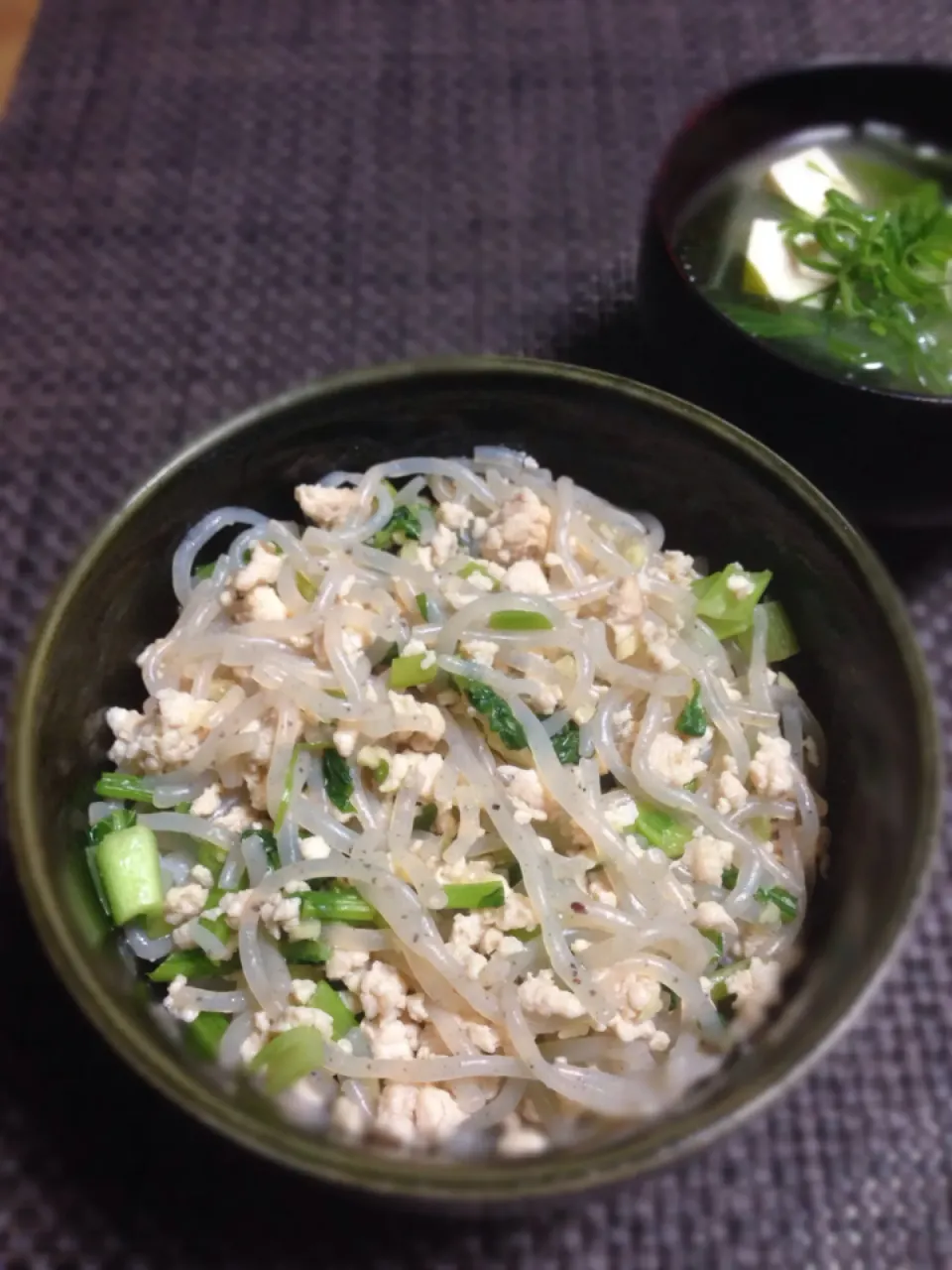 カブ菜と糸こんにゃくの鶏そぼろ丼|tachiさん