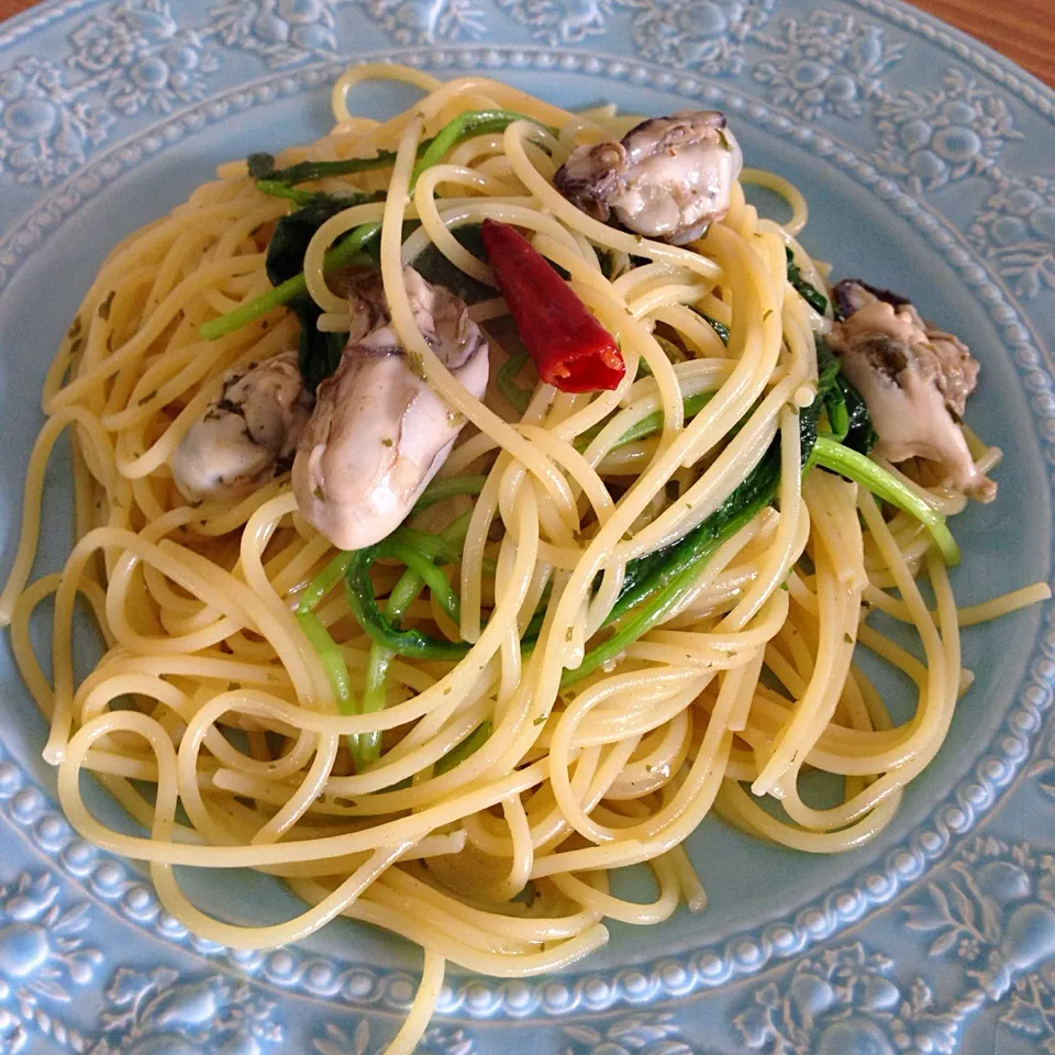 Snapdishの料理写真:pasta oyster lucola rocket peperoncino lunch|Mio Yamaguchi Katoさん