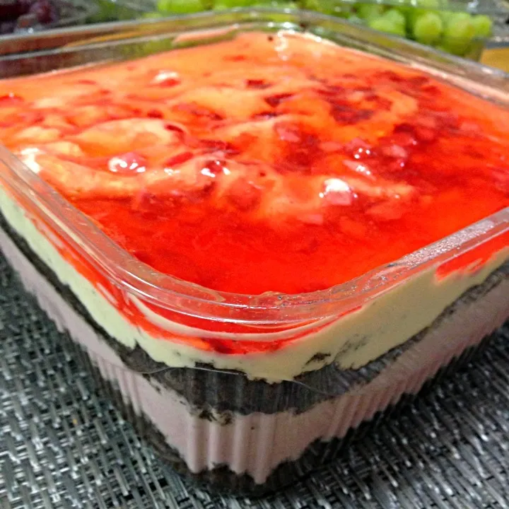 Strawberry Tiramissu Cake😋|lucia inoueさん