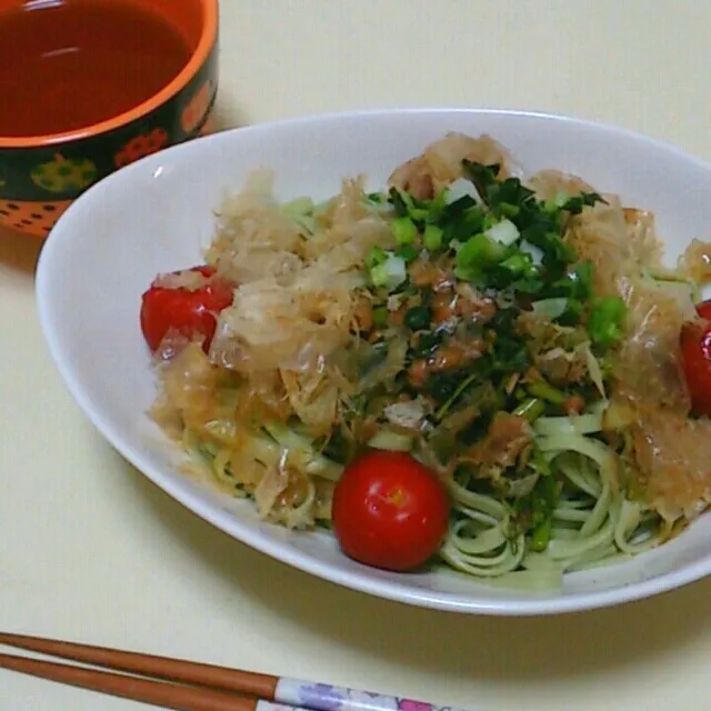 昨日の夕飯☆ミ
モロヘイヤと納豆のﾈﾊﾞﾈﾊﾞ蕎麦
やっぱ夏はﾈﾊﾞﾈﾊﾞ系でしょ!!|はるかさん