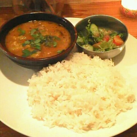 ずっと気になってたカレー屋さん♪
やっと入れました(*･ω･)ﾉ
野菜のサンバルってゆーカレー!!ご飯がタイ米??細長い～(*^^*)美味しかった～☆彡|はるかさん