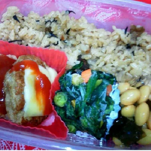 今日のお弁当☆
沖縄のじゅーしー（炊き込み御飯）
ハンバーグ
ほうれん草ソテー
ふじっこ煮豆
じゅーしー大好き(^ω^)
作り置き万歳ww|はるかさん