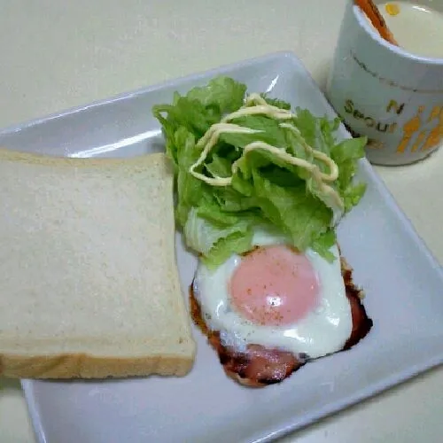 朝ご飯☆
コーンスープ
ベーコン目玉焼き
食パン
レタス|はるかさん