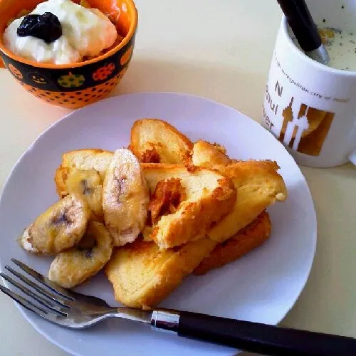 朝ご飯
フレンチトースト＆焼きバナナ
ﾎﾟﾀｰｼﾞｭ
ｺｰﾝﾌﾚｰｸとﾖｰｸﾞﾙﾄ|はるかさん