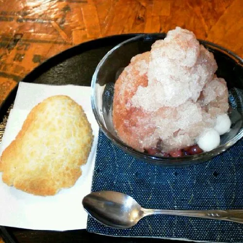 ぜんざい♪
小豆沢山入っててうまうま(●´ω｀●)
亀の子せんべい付きが沖縄風らしい??|はるかさん