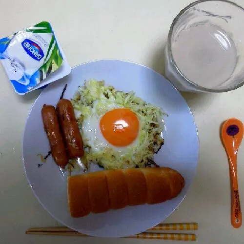 朝ご飯
目玉焼き、菓子ﾊﾟﾝ、ヨーグルト、麦芽コーヒー豆乳割り|はるかさん