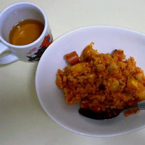 冷やご飯と数日前に作った弁当おかずがそろそろ悪くなりそうだから炒飯に(･∀･)
夕飯兼明日のお弁当☆ﾐ|はるかさん