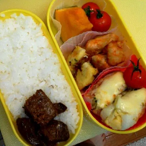 今日昨日お弁当☆ﾐ
ちくわのポテサラ挟み焼き､かぼちゃ蒸し､ご飯の上に乗ってるのはぶりのあら煮|はるかさん