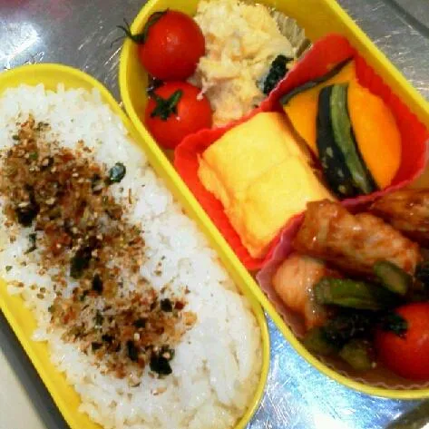 今日のお弁当☆ﾐ
こないだの仕込みしといたやつを全部入れたものﾜﾗ
ストックなくなったからまた作らなきゃ(´Д｀)|はるかさん