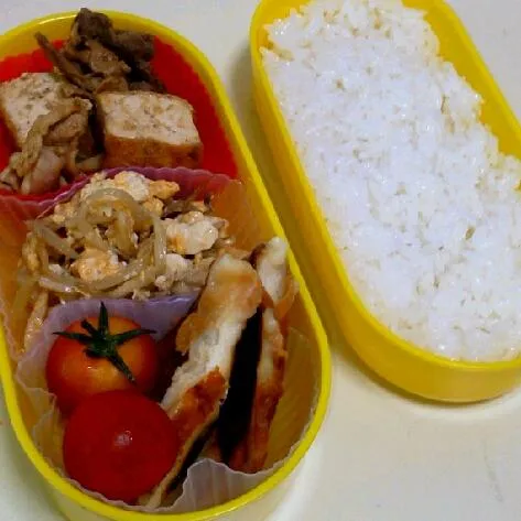 今日の弁当
はんぺんﾁｰｽﾞ､もやしとえのき卵とじ､厚揚げと豚こま味噌炒め
厚揚げと豚こまは一週間弁当に入り続けます(･∀･)ﾜﾗ|はるかさん