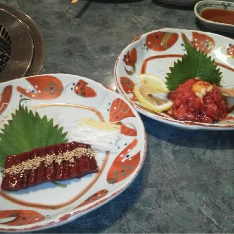 二日酔いの焼肉で食べれない…と思ったけどこれ見たら食欲出たヽ(^o^)丿
レバ刺しにユッケ最高(ﾟ∀ﾟ)|はるかさん