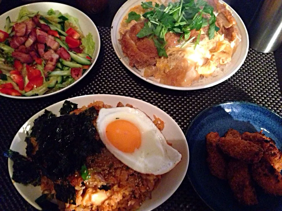 キムチ炒飯、カツ丼、サラダ|ayumiさん