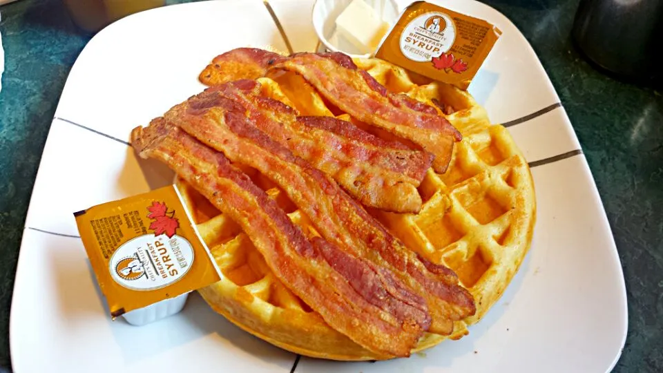 Beligan Waffle And Bacon|Richard Stephen Torres Cañarteさん