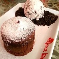 Choc lava with cookie crumble & oreo icecream|Velma Annさん