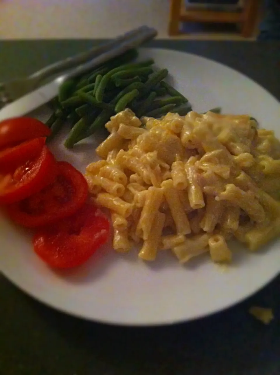 Macaroni and cheese with fresh tomato and green beans 💃|🍓Jolejo🍓さん