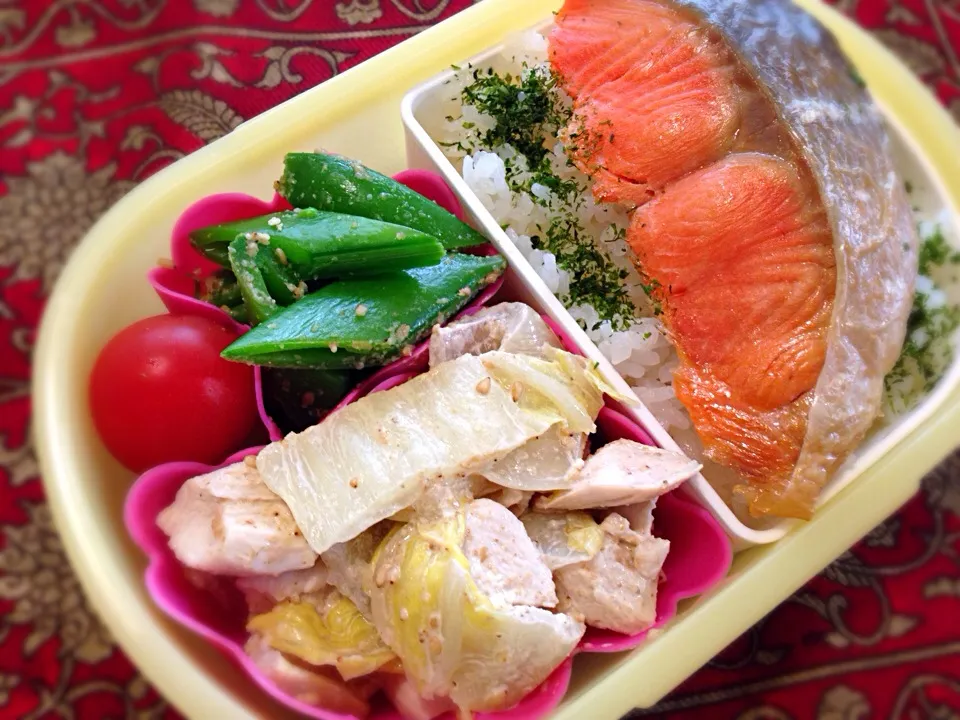 焼き鮭と鶏ささみと白菜のごまマヨサラダとスナップエンドウの胡麻和え|もえさん