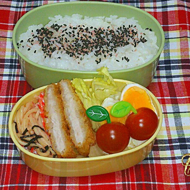 3/17(月)の旦那弁当
♪ロースカツ
♪たらこスパ
♪目玉焼き
♪ミニトマト|ふみぃさん