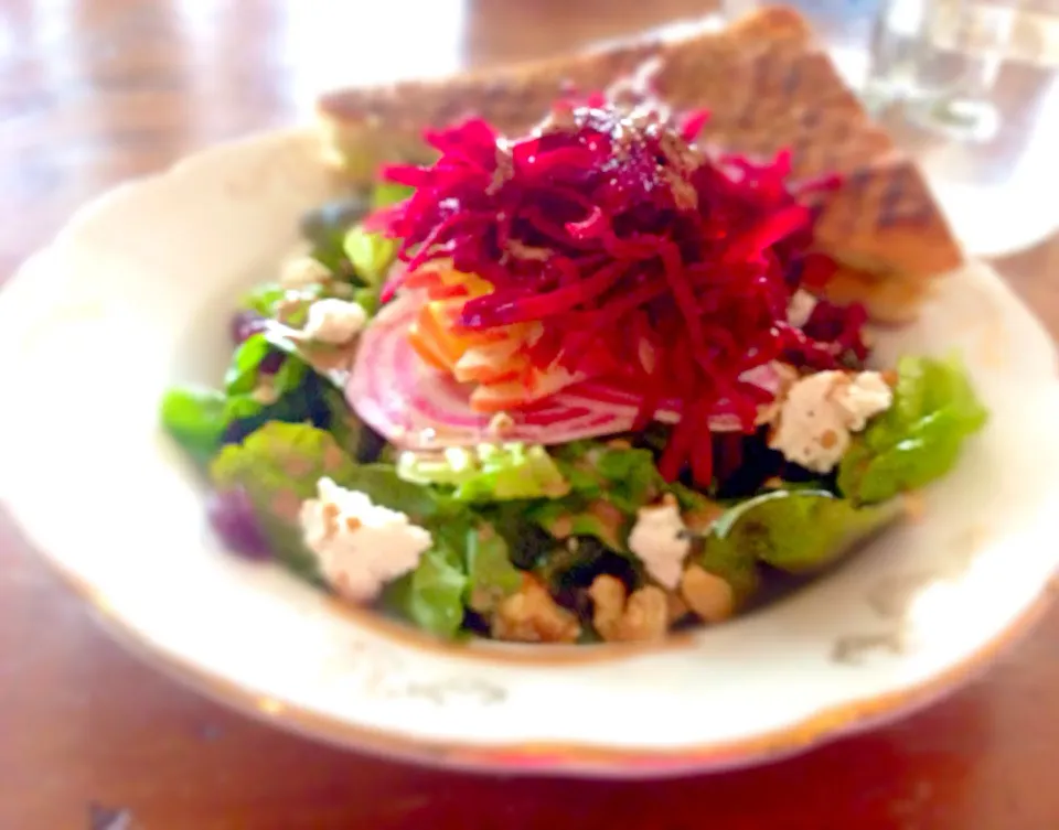 Salad with Goat Cheese and Beets|Natashaさん