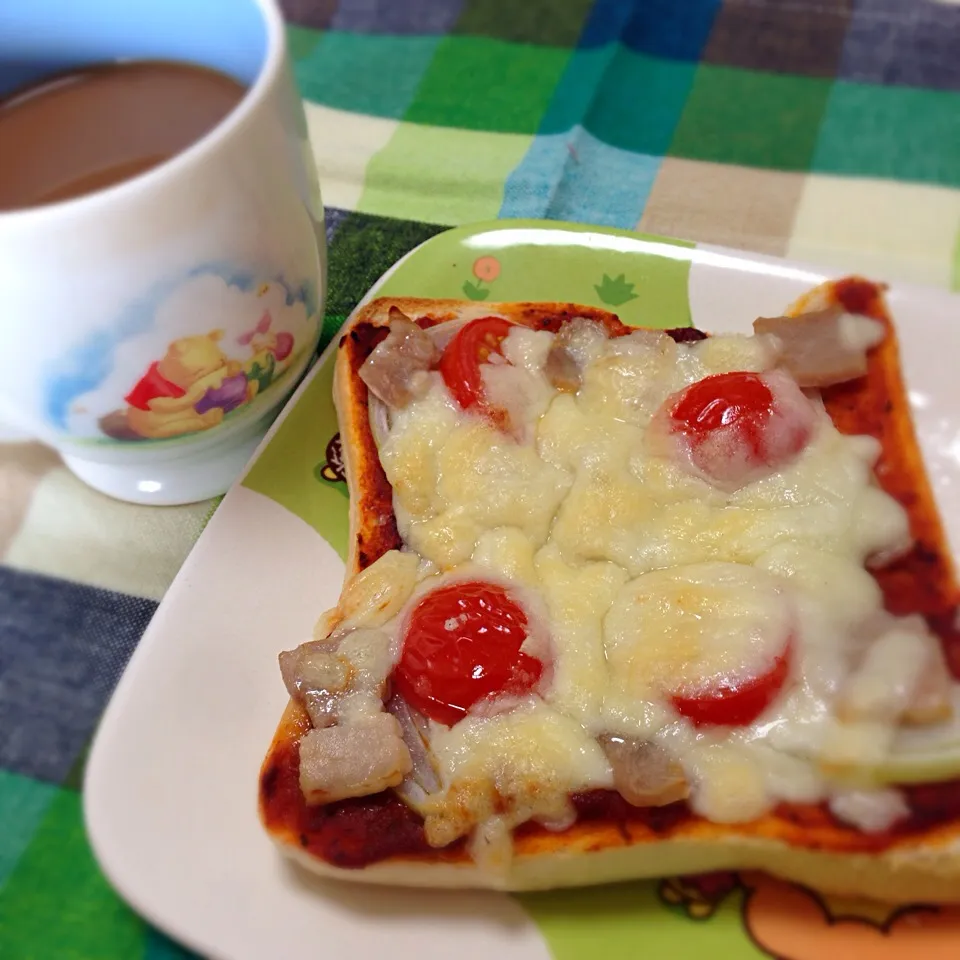 ピザトーストで朝ごはん|えりふぁすさん