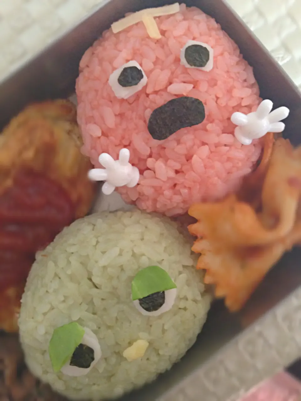 Snapdishの料理写真:ガチャピン＆ムック弁当。|あいさん