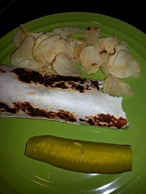 hubbys wrap with salt&vinegar chips and a pickle.|Polly Gelfusoさん