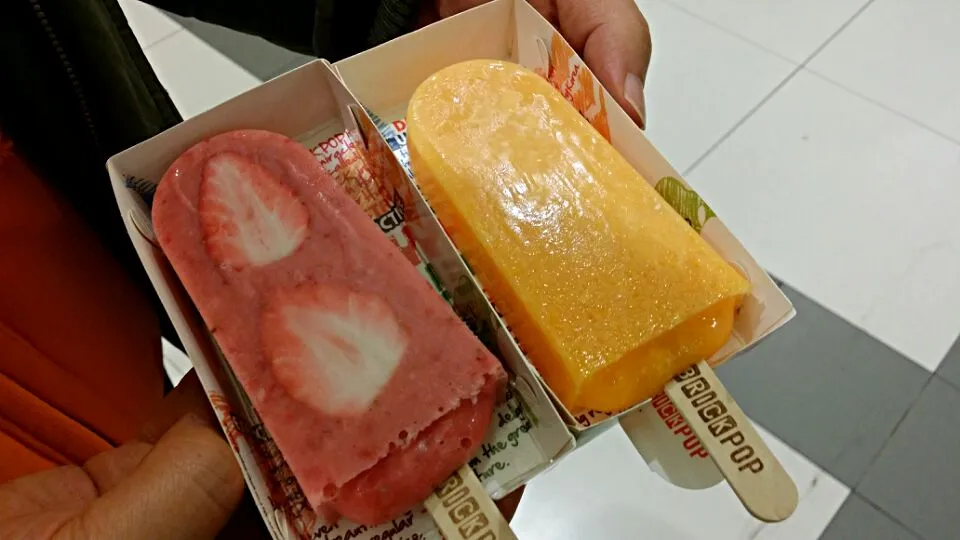 Real fruity flavor and texture! I might buy this few more times, except its little too expensive.|김연진さん