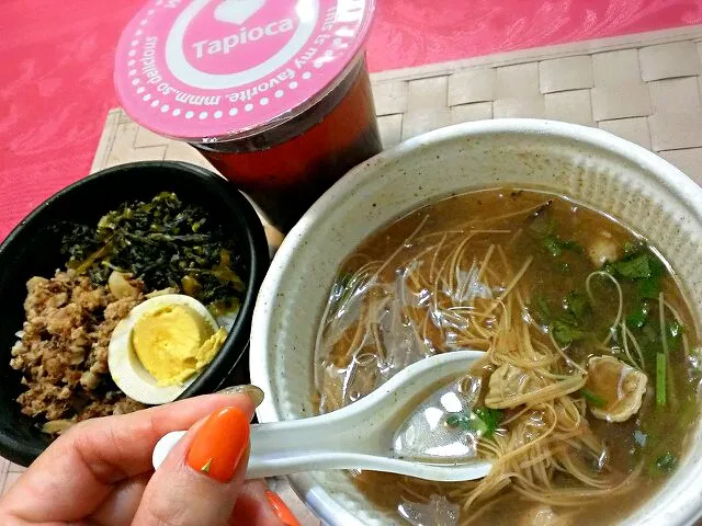 台湾麺線、魯肉飯、タピオカプーアル小沱茶|ふぃるまめんとさん