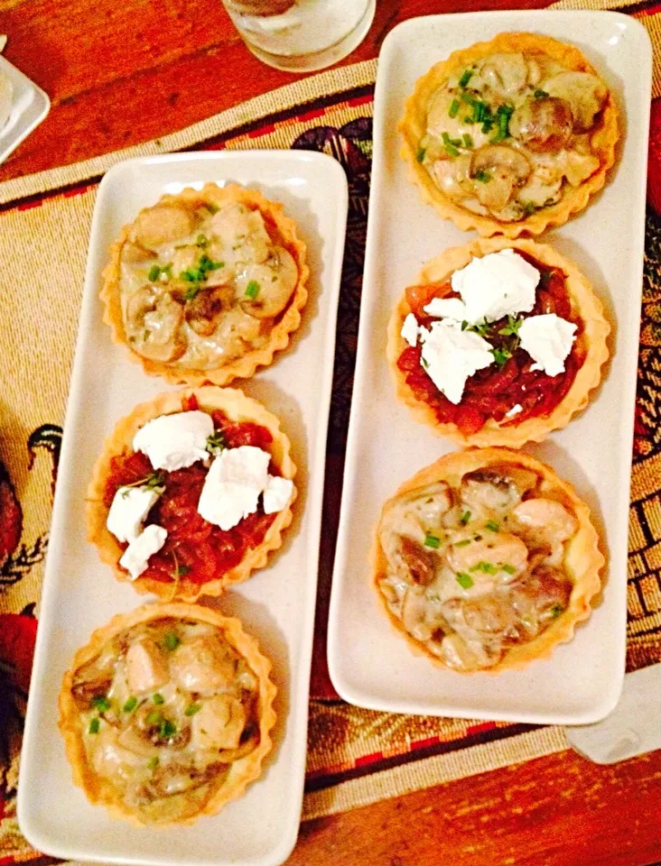 Homemade short crust pastry tarts (chicken and mushroom & onion and goats cheese)|Samantha Jane Russoさん