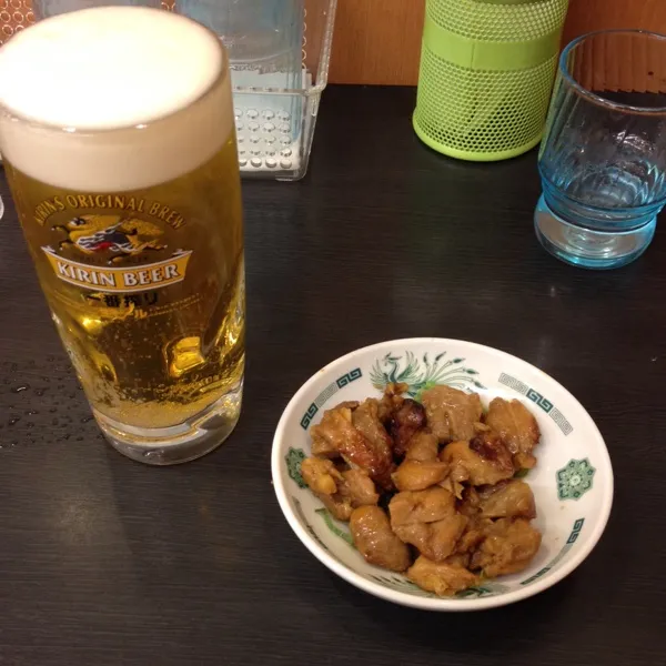 Snapdishの料理写真:人生初、日高屋で一人生ビール！笑、今日おにぎり3個とサンドイッチ＆飲み物も全然飲んでなかったから、以外にもこれがめっちゃうまい、笑
おっさんになっちまっただ笑
生ビールの美味しさを日高屋で再確認、苦笑|taitonさん