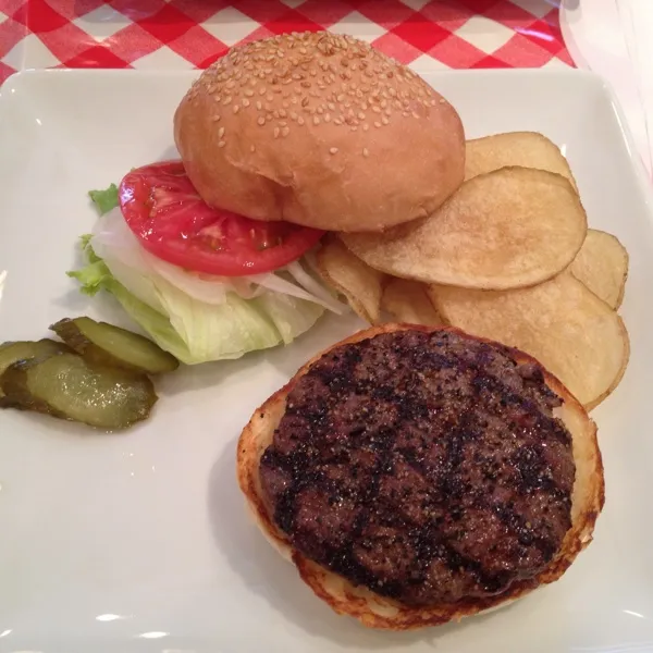 今日の昼は友達の希望でハンバーガー☆カロリーは高いが、やっぱり美味いなぁー(*^^*)
夜はプロティンダイエットにしよっとー(*^^*)|taitonさん