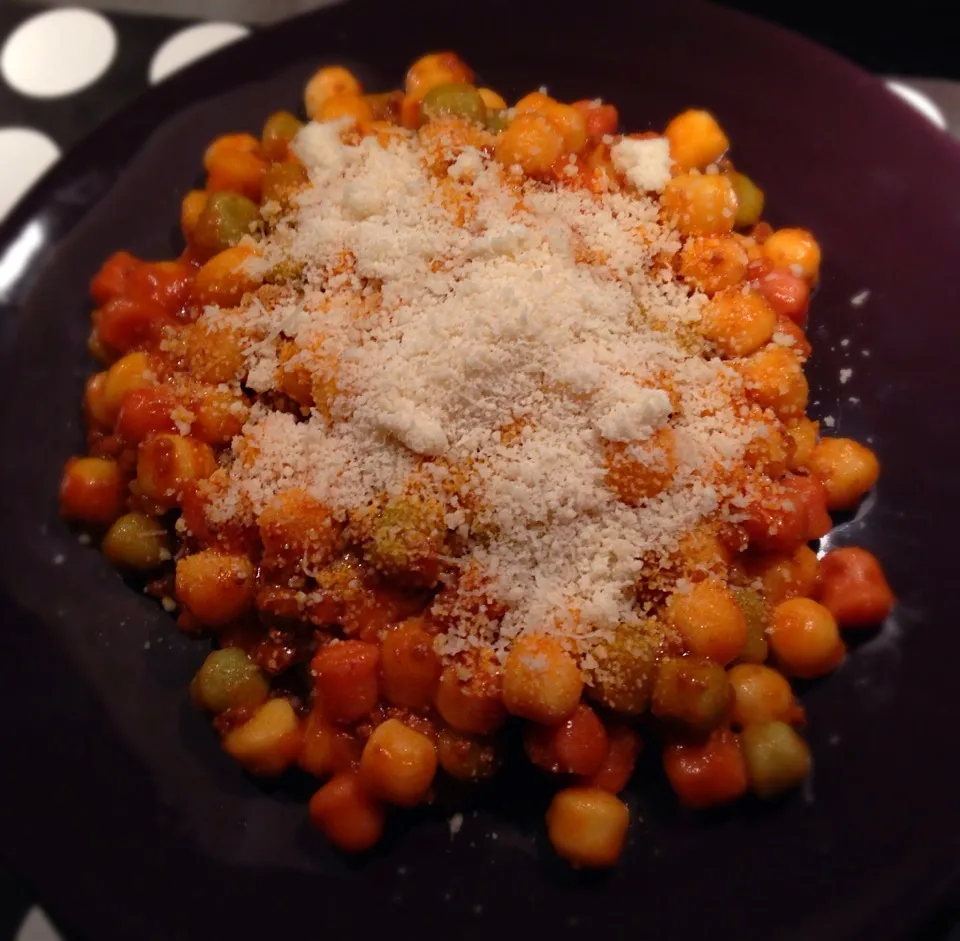 Snapdishの料理写真:Gnocchi tricolore al ragù🍷|Sara Derudiさん