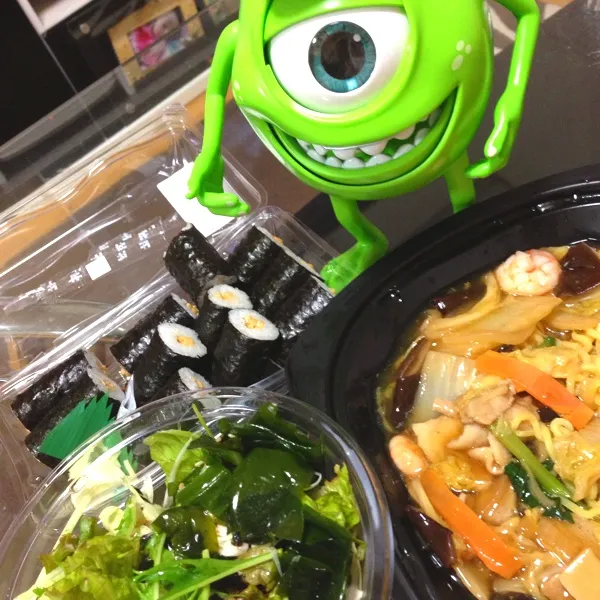 Snapdishの料理写真:ただいまー！雨のディズニーからやっと帰宅〜！サリーとマイク買わされたぁw(ﾟｰﾟ;)wﾜｵｯ!!|calmamanさん