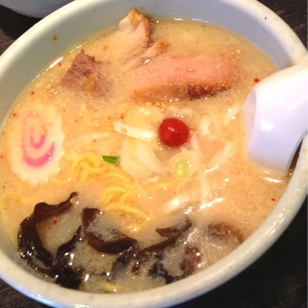 Snapdishの料理写真:久々の山頭火しおラーメン🍜❤
やっぱり美味しいﾟ+｡*(*´∀｀*)*｡+ﾟ肉厚なのにトロけるチャーシューも💮|calmamanさん