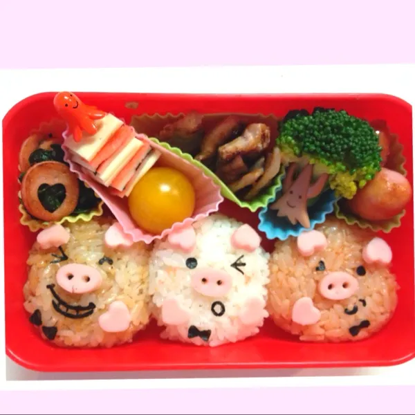 ぎゅうぎゅう詰めだよぉ！ブタだけど（笑）三匹の子ブタお弁当ʕु-̫͡-ʔु”|calmamanさん